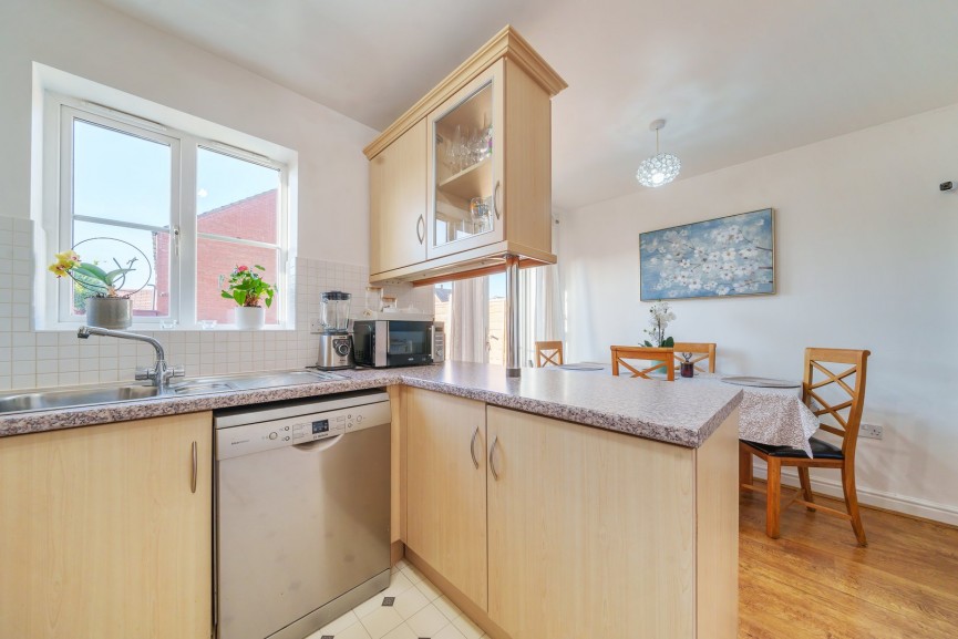 2 bedroom House for Sale Siskin Close, Royston, Hertfordshire