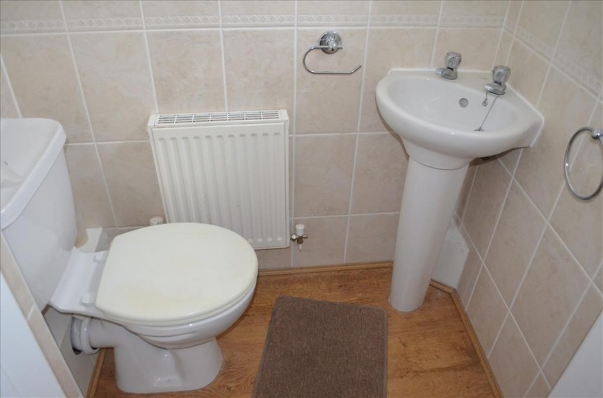 2 bedroom House for Sale Siskin Close, Royston, Hertfordshire