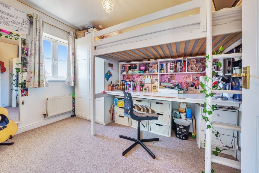 2 bedroom House for Sale Siskin Close, Royston, Hertfordshire