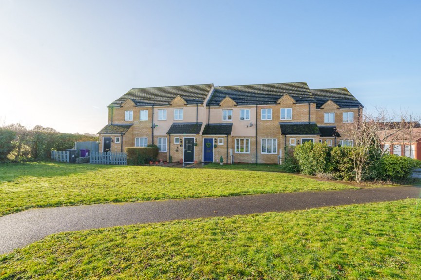 2 bedroom House for Sale Siskin Close, Royston, Hertfordshire