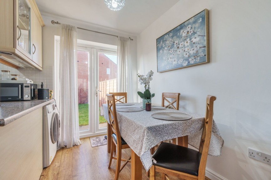2 bedroom House for Sale Siskin Close, Royston, Hertfordshire