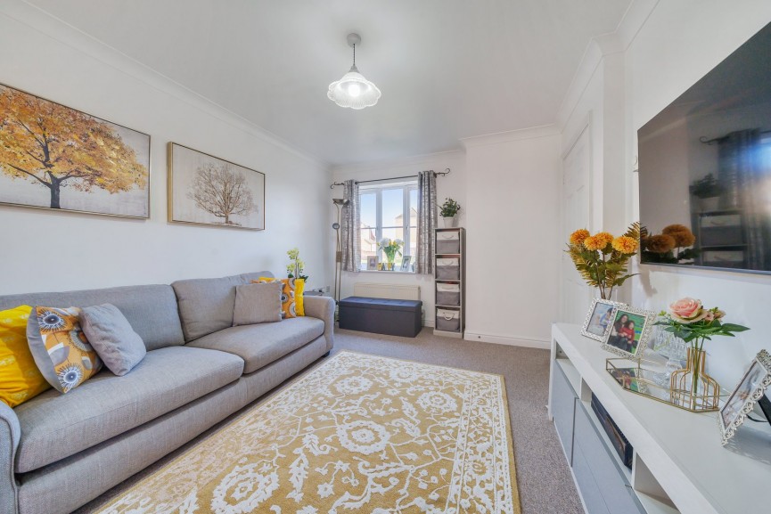 2 bedroom House for Sale Siskin Close, Royston, Hertfordshire