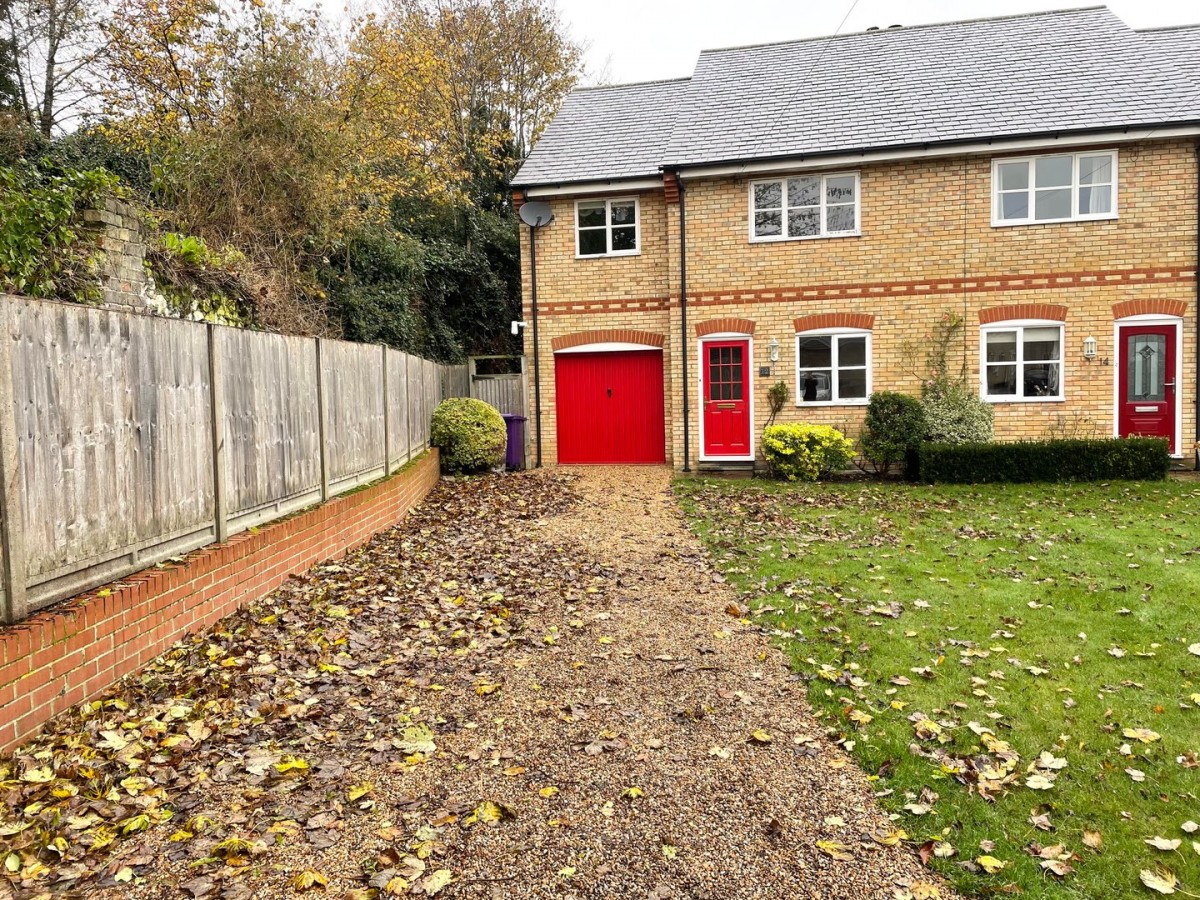 3 bedrooms Semidetached house for Letting in The Fleet, Royston