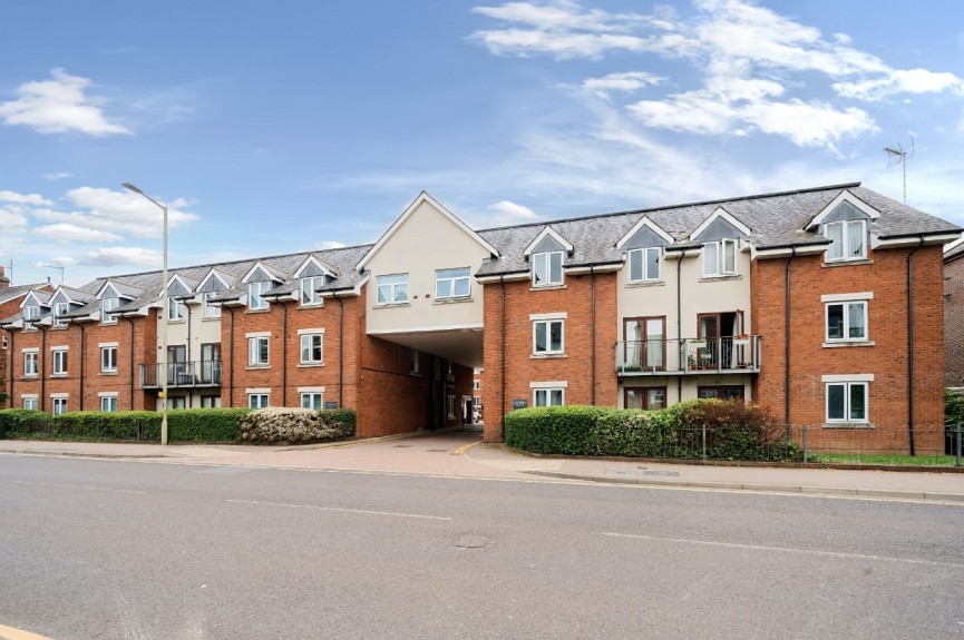 2 bedroom Apartment for Letting Walsworth Road, Hitchin, Hertfordshire
