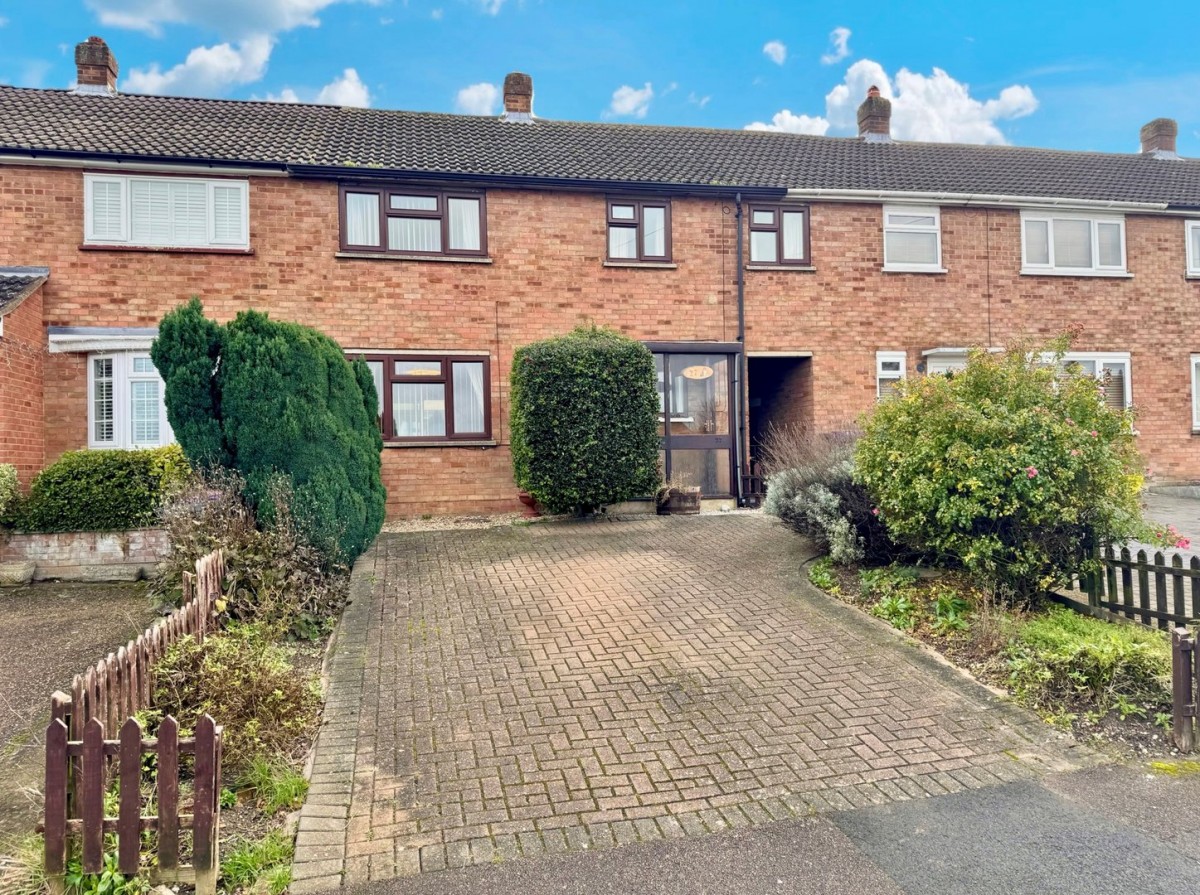 3 bedrooms Terraced House for Sale in Ivel Way, Baldock, Hertfordshire