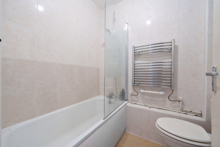 4 bedroom House for Sale North Bridge Street, Shefford, Bedfordshire