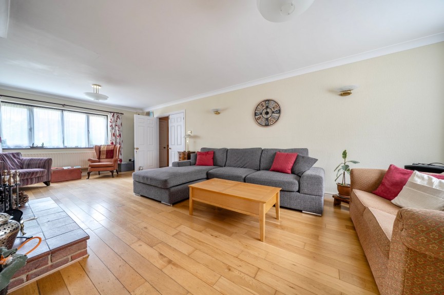 5 bedroom House for Sale High Street, Flitton, Bedfordshire
