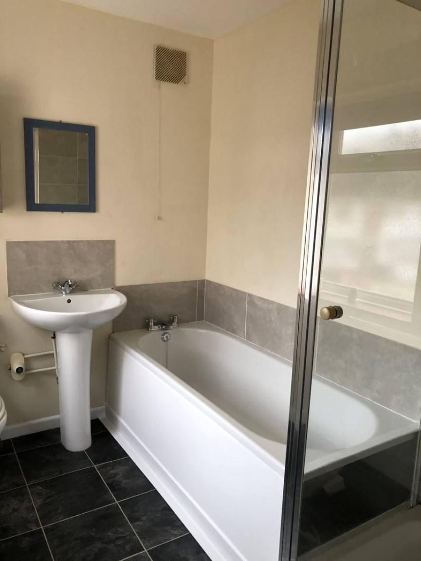 3 bedroom House for Letting Hyde Avenue, Stotfold, Hertfordshire