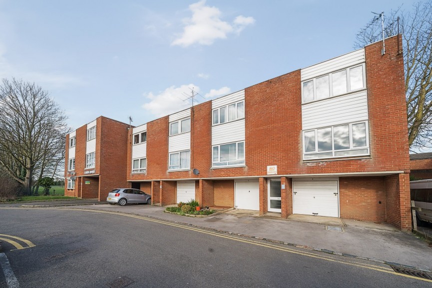 2 bedroom Flat for Sale Bedford Road, Henlow, Bedfordshire