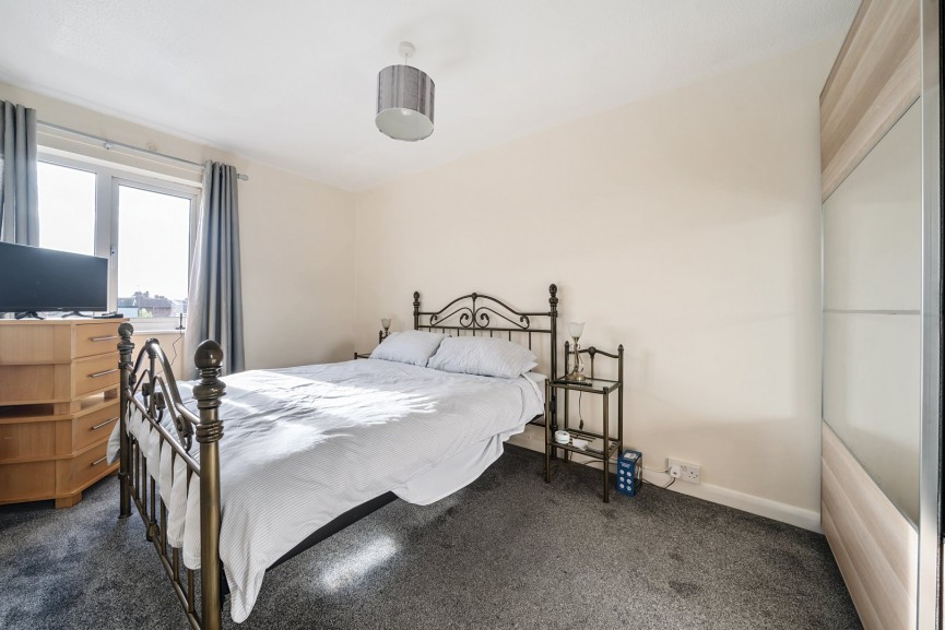 2 bedroom Flat for Sale Bedford Road, Henlow, Bedfordshire