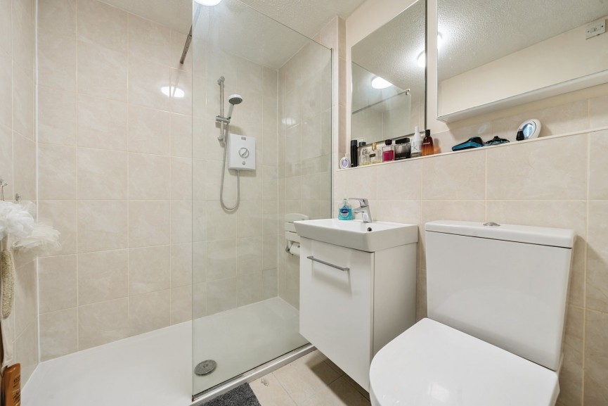 2 bedroom Flat for Sale Bedford Road, Henlow, Bedfordshire