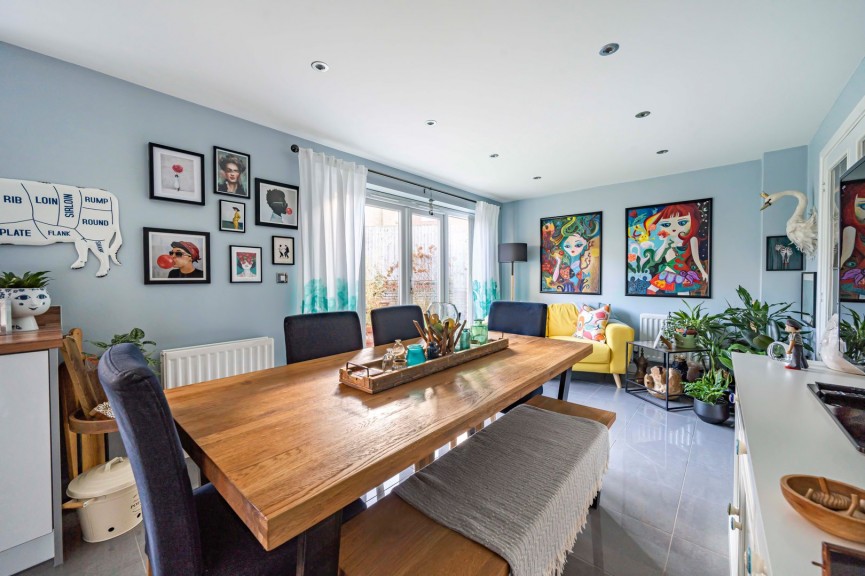 4 bedroom House for Sale Harrow Way, Shefford, Bedfordshire