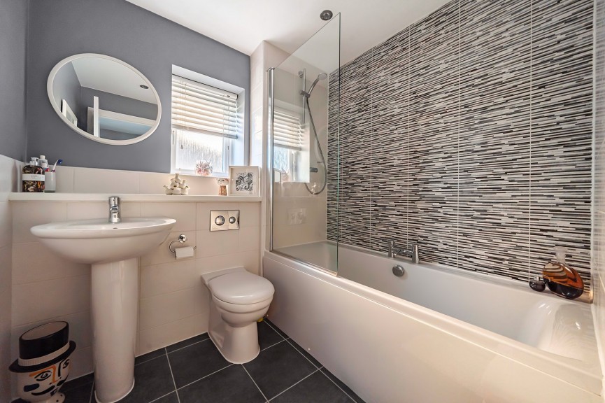 4 bedroom House for Sale Harrow Way, Shefford, Bedfordshire