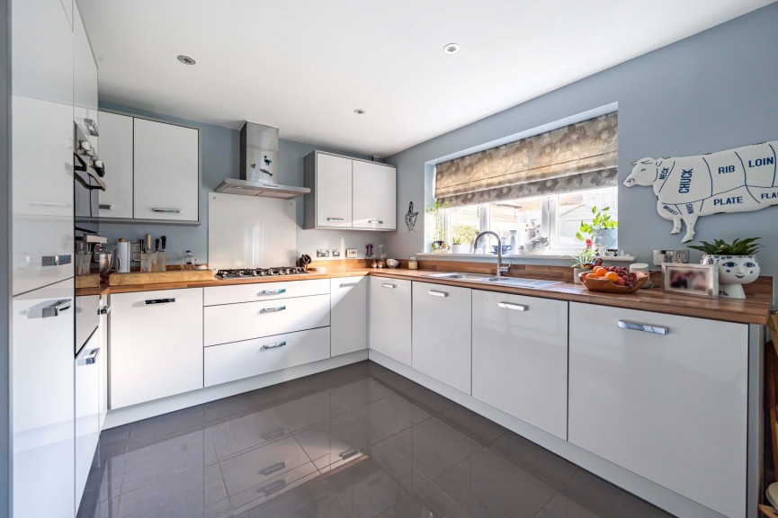 4 bedroom House for Sale Harrow Way, Shefford, Bedfordshire