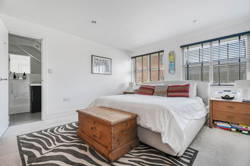 2 bedroom Property for Sale Great North Road, Hatfield, Hertfordshire
