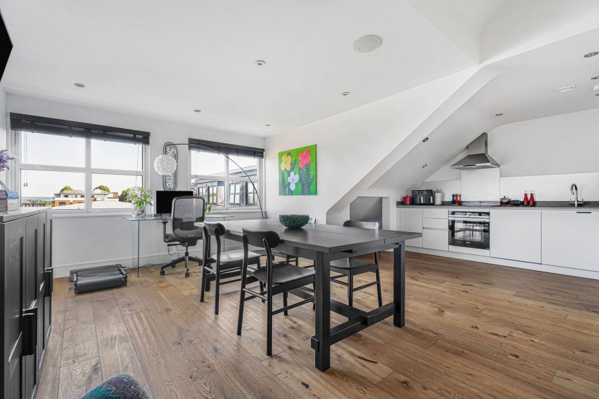 2 bedroom Property for Sale Great North Road, Hatfield, Hertfordshire