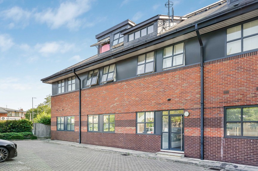 2 bedroom Property for Sale Great North Road, Hatfield, Hertfordshire