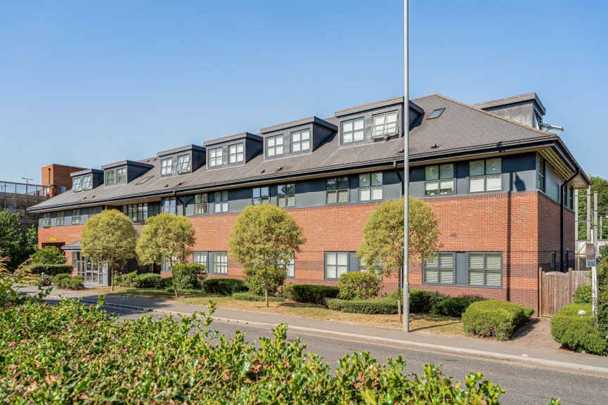 2 bedroom Property for Sale Great North Road, Hatfield, Hertfordshire