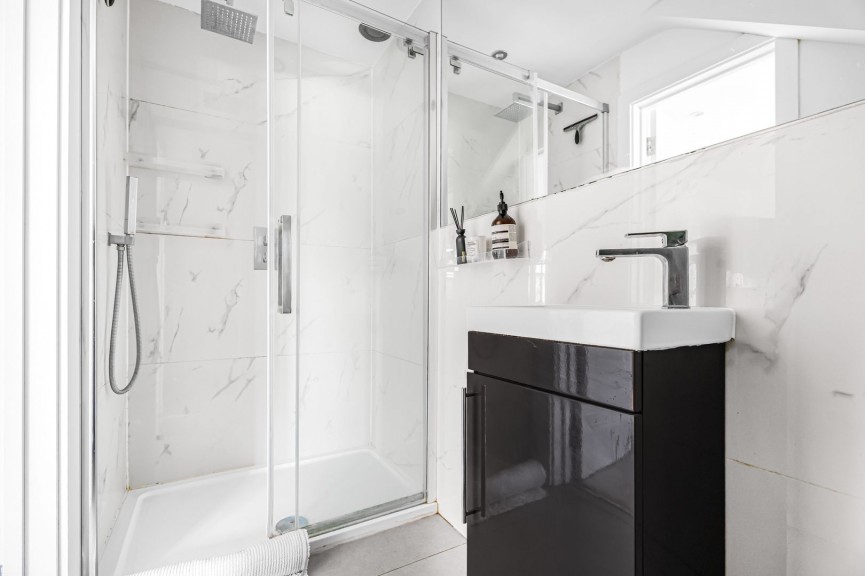 2 bedroom Property for Sale Great North Road, Hatfield, Hertfordshire
