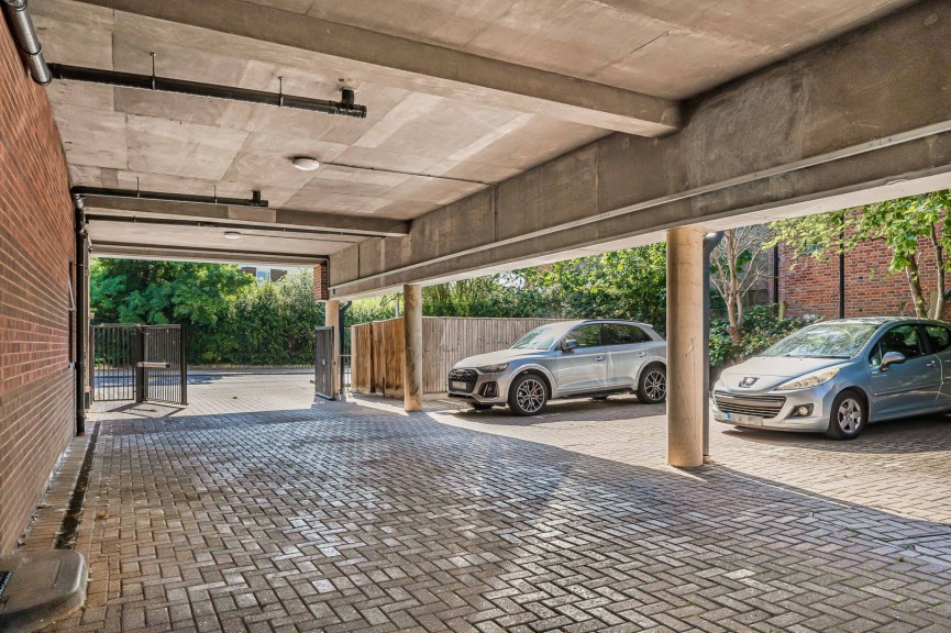 2 bedroom Property for Sale Great North Road, Hatfield, Hertfordshire
