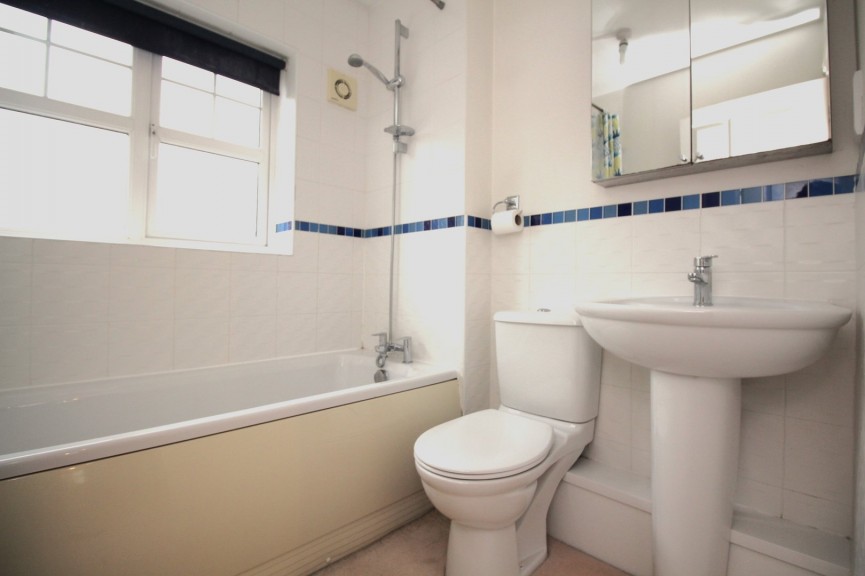 3 bedroom House for Letting Signal Close, Lower Stondon, Bedfordshire