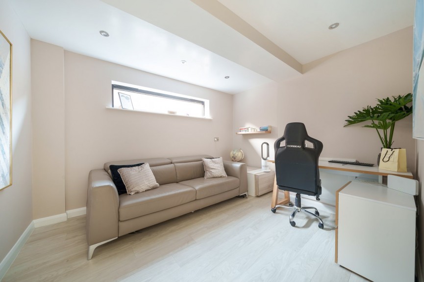 4 bedroom House for Sale Station Road, Lower Stondon, Bedfordshire