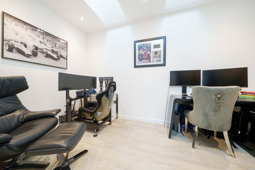 4 bedroom House for Sale Station Road, Lower Stondon, Bedfordshire