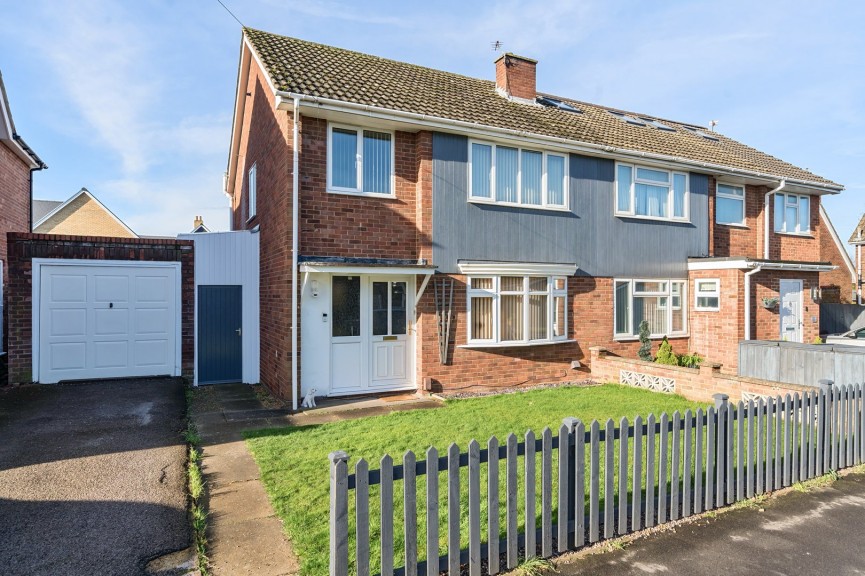 3 bedroom House for Sale Poplar Drive, Royston, Hertfordshire