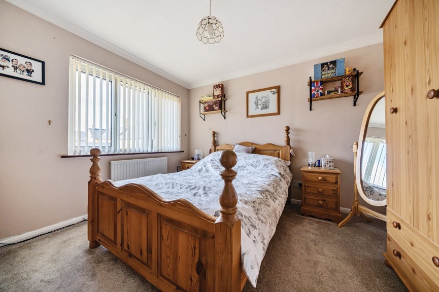 3 bedroom House for Sale Poplar Drive, Royston, Hertfordshire
