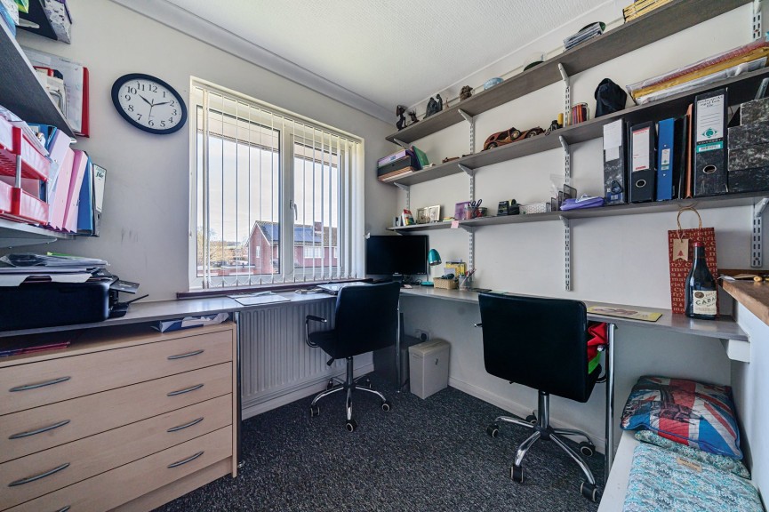 3 bedroom House for Sale Poplar Drive, Royston, Hertfordshire