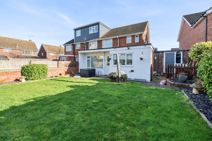 3 bedroom House for Sale Poplar Drive, Royston, Hertfordshire