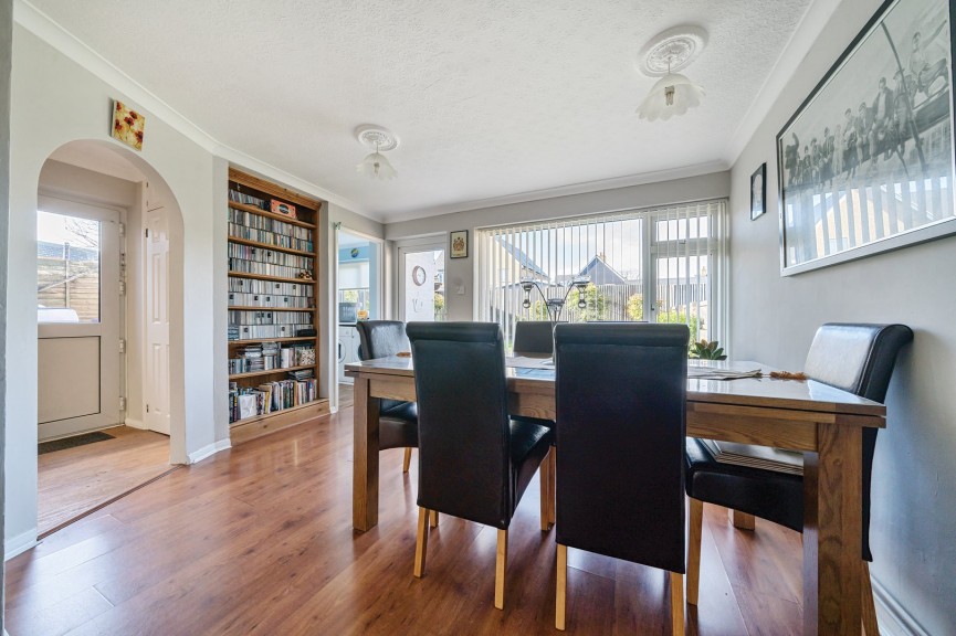 3 bedroom House for Sale Poplar Drive, Royston, Hertfordshire