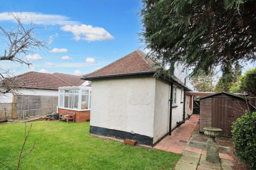 2 bedroom Bungalow for Sale The Dale, Letchworth Garden City, Hertfordshire