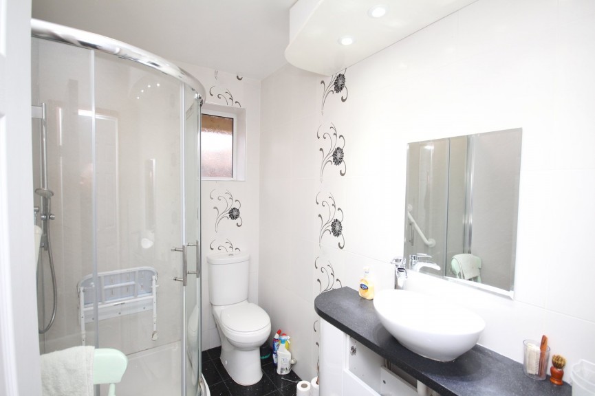 2 bedroom Bungalow for Sale The Dale, Letchworth Garden City, Hertfordshire