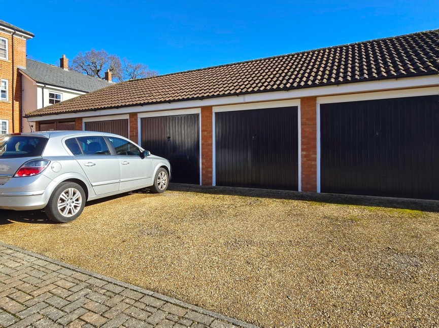2 bedroom Flat for Sale Moor Pond Piece, Ampthill, Bedfordshire