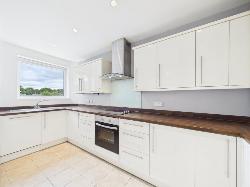 2 bedroom Flat for Sale Francis Close, Hitchin, Hertfordshire