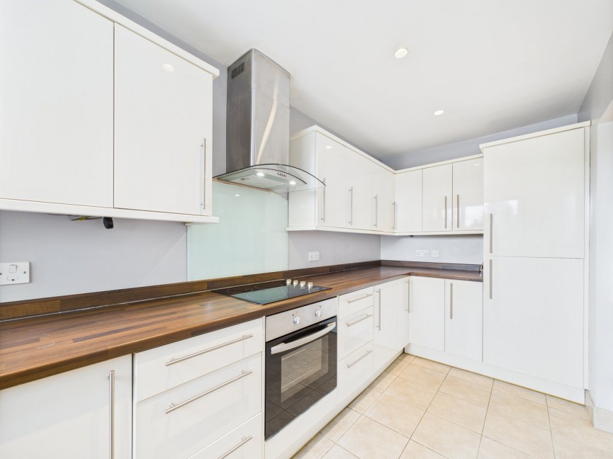 2 bedroom Flat for Sale Francis Close, Hitchin, Hertfordshire