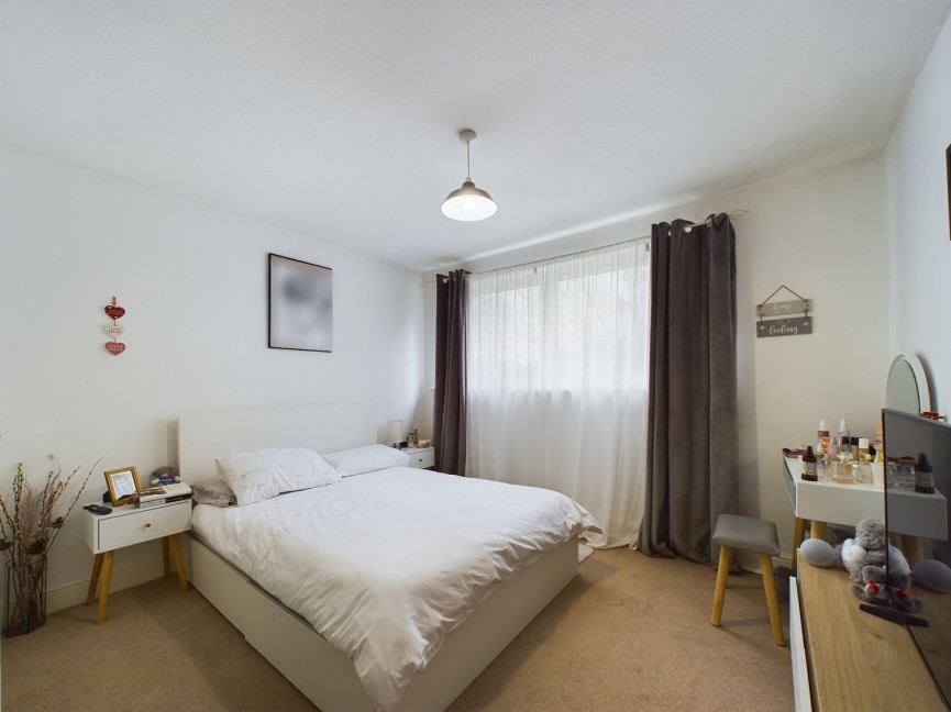 2 bedroom Flat for Sale Francis Close, Hitchin, Hertfordshire