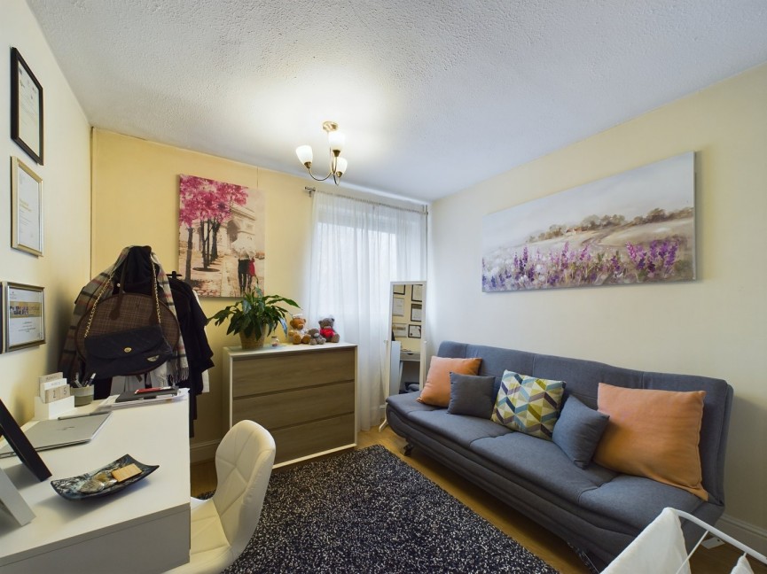 2 bedroom Flat for Sale Francis Close, Hitchin, Hertfordshire