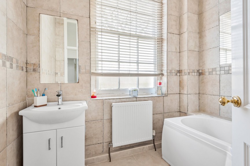 4 bedroom House for Sale Hitchin Street, Baldock, Hertfordshire