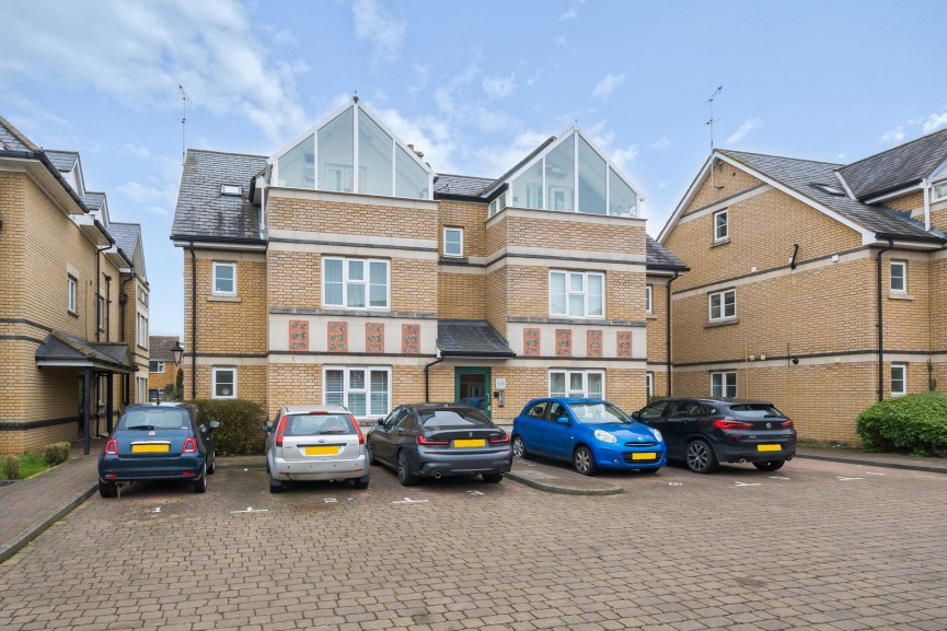 2 bedroom Flat for Sale Coopers Court, Shefford, Bedfordshire