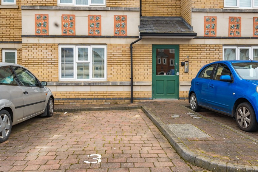 2 bedroom Flat for Sale Coopers Court, Shefford, Bedfordshire