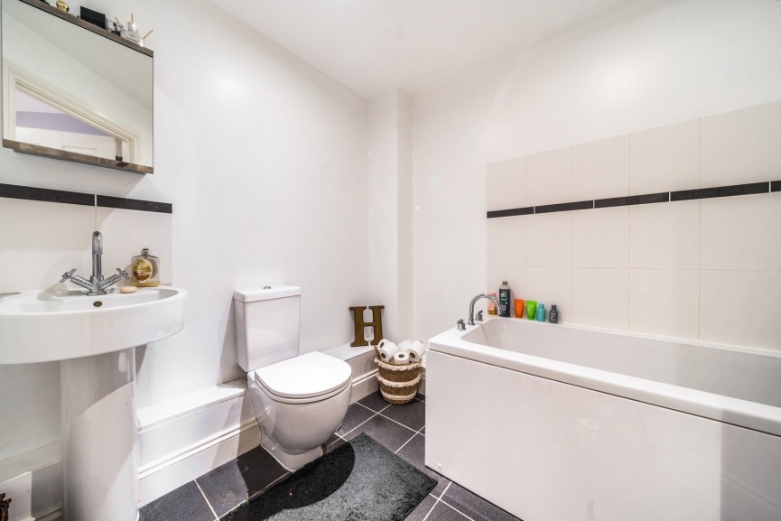 2 bedroom Flat for Sale Coopers Court, Shefford, Bedfordshire