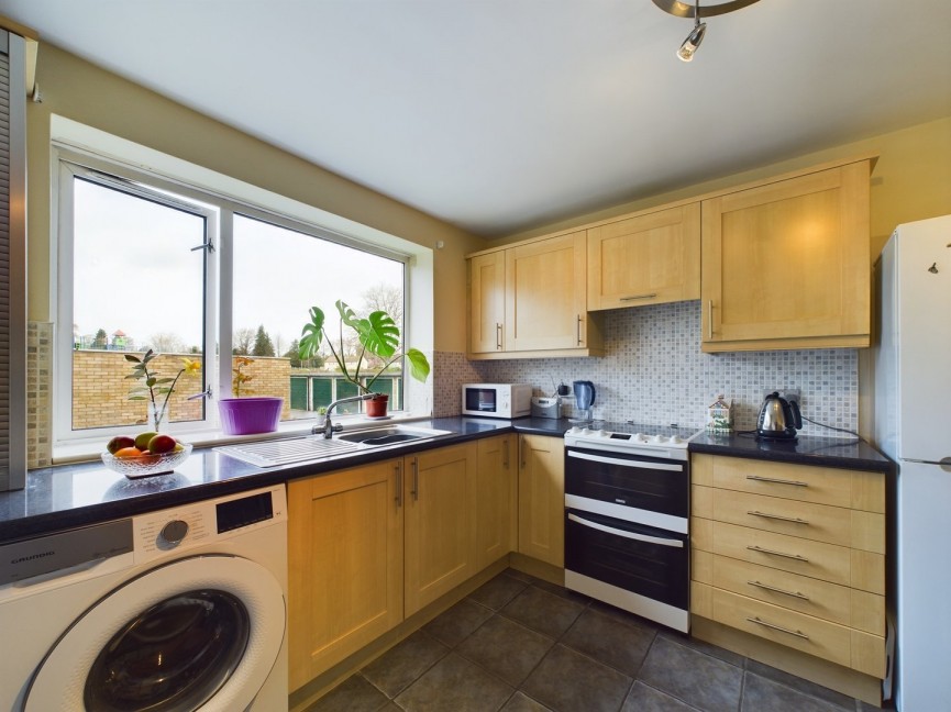 1 bedroom Flat for Sale The Maples, Hitchin, Hertfordshire