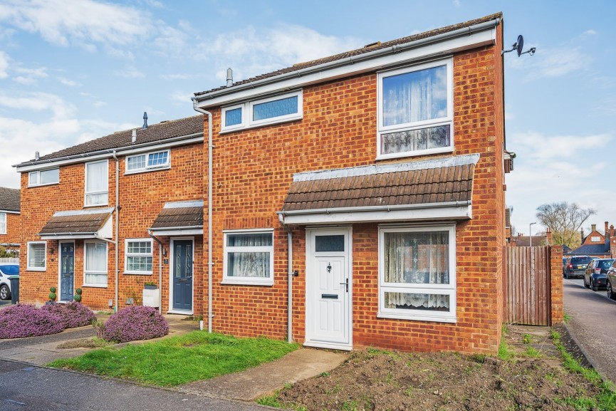 4 bedroom House for Sale Town Meadow Drive, Shefford, Bedfordshire