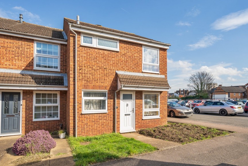 4 bedroom House for Sale Town Meadow Drive, Shefford, Bedfordshire