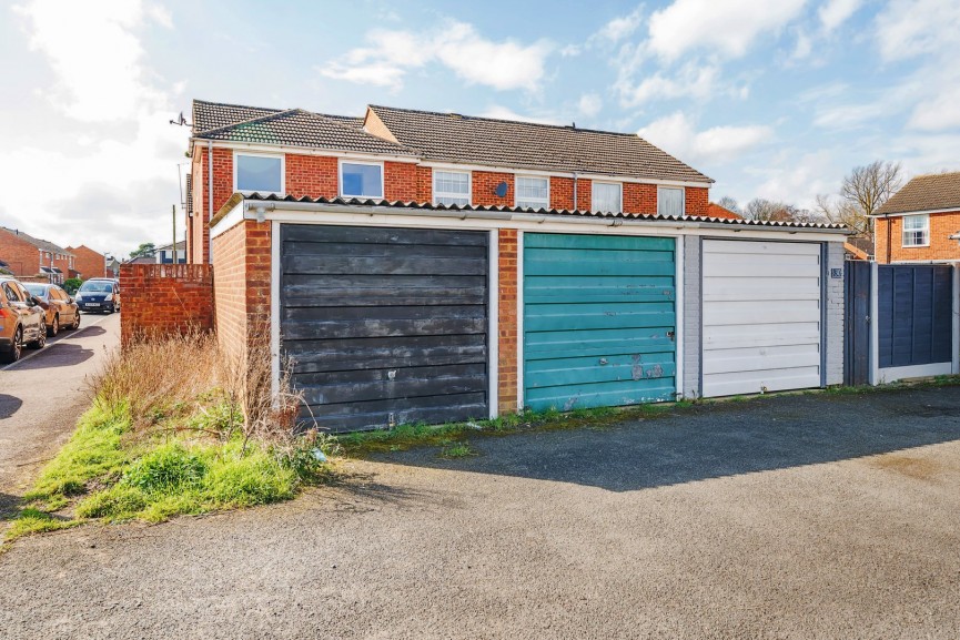 4 bedroom House for Sale Town Meadow Drive, Shefford, Bedfordshire