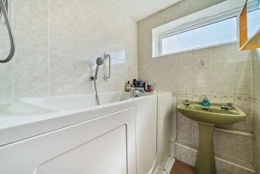 4 bedroom House for Sale Town Meadow Drive, Shefford, Bedfordshire