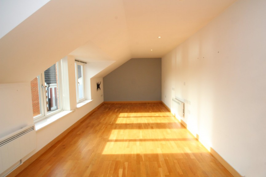 2 bedroom Flat for Letting Walsworth Road, Hitchin, Hertfordshire