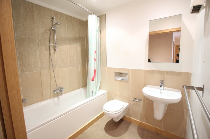 2 bedroom Flat for Letting Walsworth Road, Hitchin, Hertfordshire
